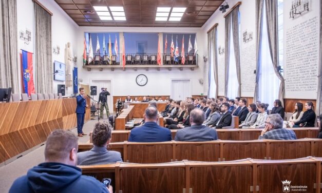 Átadták az Alba Regia Ösztöndíjat – 54 fiatal kapott támogatást