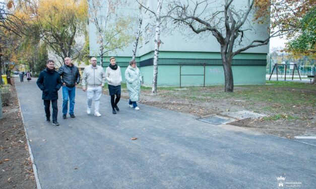 Megújult a járda a József Attila utca páros oldalán