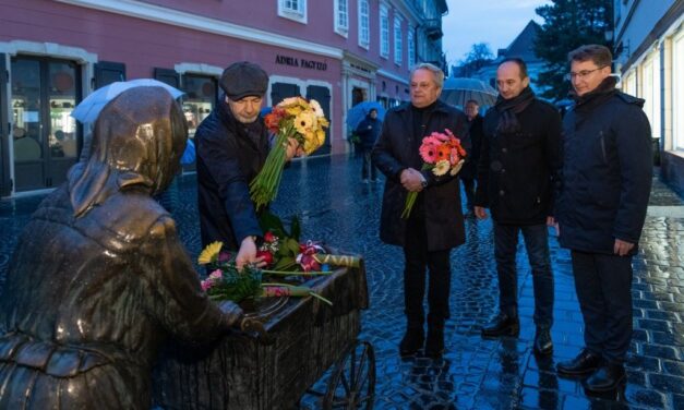 Esőben is megünnepelték a Katalinokat Fehérváron