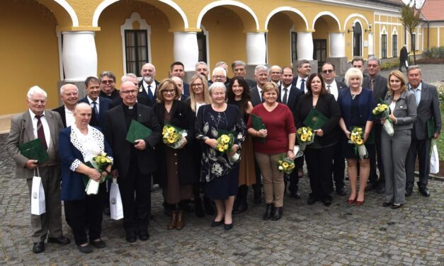 Vármegyenap Rácalmáson – Károlyi György és Simon István (posztumusz) díszpolgári címet kapott