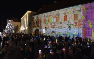 Felgyúlt a remény gyertyája Székesfehérvár adventi koszorúján