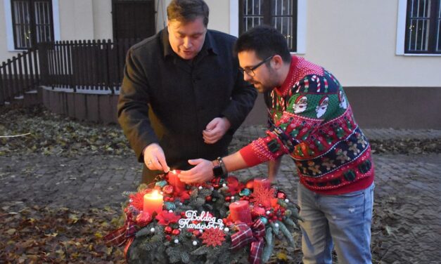 Az öröm gyertyája is ég már az öreghegyi adventi koszorún