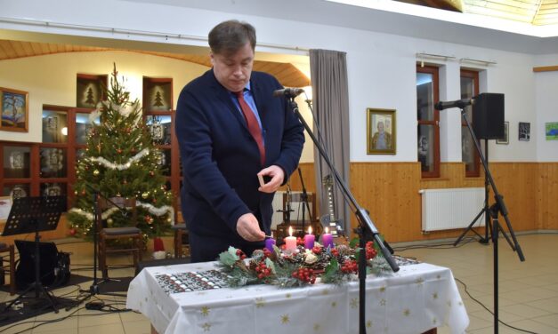 Kisfaludon is fellobbant az utolsó adventi gyertya lángja