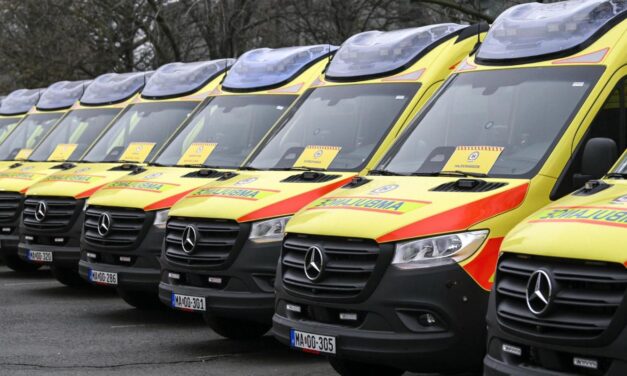 43 új mentőautó állt szolgálatba