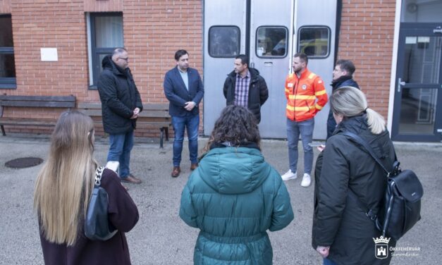 Az ünnepek alatt is szolgálnak – a mentősöket köszöntötték