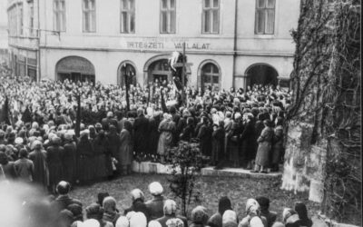 Néma koszorúzással emlékeztek az 1956-os fehérvári asszonytüntetésre