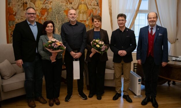 Újra kinevezett intézményvezetőkkel találkozott Fehérvár polgármestere a Városházán