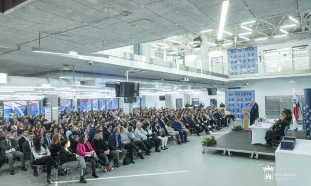 Átvették diplomáikat az Óbudai Egyetem Alba Regia Karának végzett hallgatói