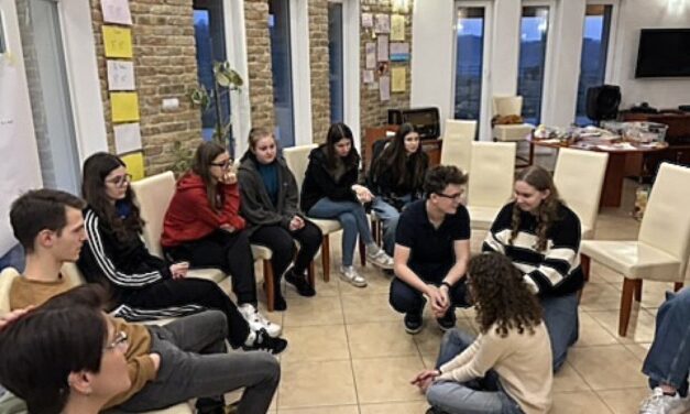 SegítŐrök – Folytatódik a kortárs segítő képzés Fehérváron