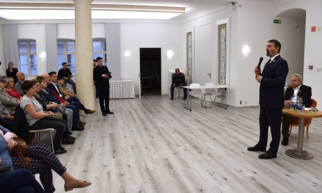 Hidvéghi Balázs Fehérváron: már több, mint másfél millióan küldték vissza a Nemzeti Petíciót