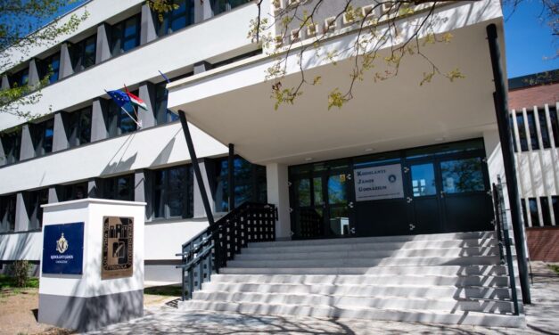 Elkészültek a Kodolányi és a Vasvári Gimnázium felújított épületei és az új vasváris tömb