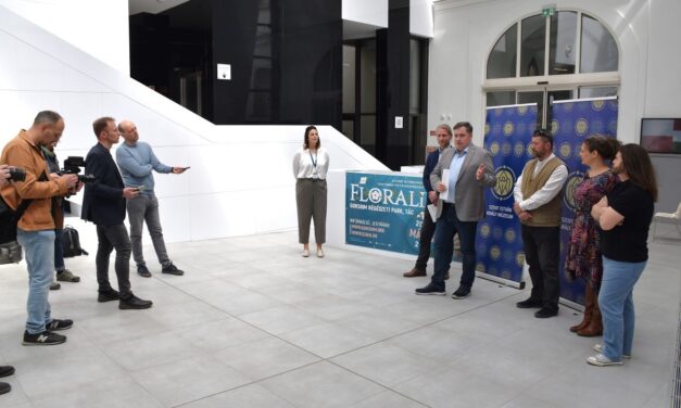 Nagy Mömax és római kori lovasbemutató – május első hétvégéjén újra Floralia Gorsiumban!