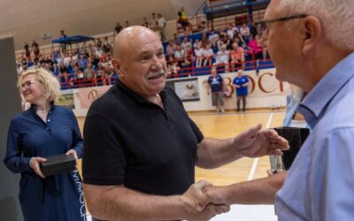 Kézilabda: „Baba” és a búcsúzó hölgyek köszöntése