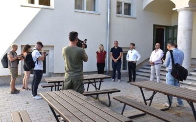 Vasvári gimnázium: új iskolabútorok, sportpálya felújítás, okoszebra – közeleg a tanévkezdés
