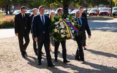 Koszorúzással emlékeztek az aradi vértanúkra Fehérváron